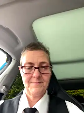 Snapshot of Curvy-Jinx chatting on 10/17/25, 10:18 Curvy-Jinx online show from 10/17/25, 10:18