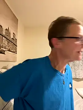 Snapshot of Curvy-Jinx chatting on 10/21/25, 07:36 Curvy-Jinx online show from 10/21/25, 07:36