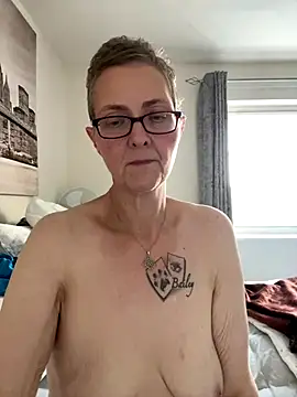 Snapshot of Curvy-Jinx chatting on 10/24/25, 07:49 Curvy-Jinx online show from 10/24/25, 07:49