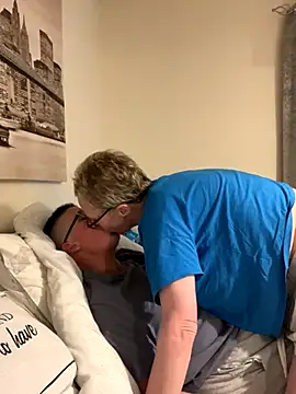 Snapshot of Curvy-Jinx chatting on 10/25/25, 07:30 Curvy-Jinx online show from 10/25/25, 07:30