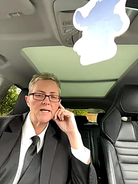 Snapshot of Curvy-Jinx chatting on 10/27/25, 01:15 Curvy-Jinx online show from 10/27/25, 01:15