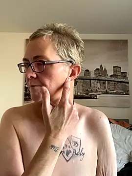 Snapshot of Curvy-Jinx chatting on 10/28/25, 09:02 Curvy-Jinx online show from 10/28/25, 09:02