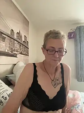 Snapshot of Curvy-Jinx chatting on 11/01/25, 03:36 Curvy-Jinx online show from 11/01/25, 03:36