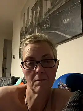 Snapshot of Curvy-Jinx chatting on 11/02/25, 03:42 Curvy-Jinx online show from 11/02/25, 03:42