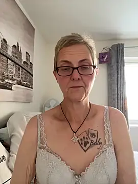 Snapshot of Curvy-Jinx chatting on 11/02/25, 03:47 Curvy-Jinx online show from 11/02/25, 03:47