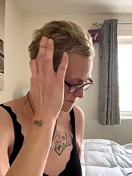 Snapshot of Curvy-Jinx chatting on 11/04/25, 09:19 Curvy-Jinx online show from 11/04/25, 09:19