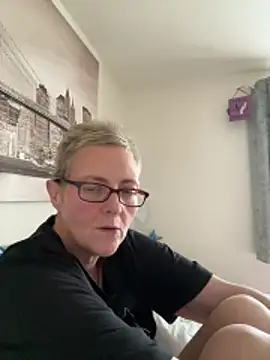 Snapshot of Curvy-Jinx chatting on 11/06/25, 08:26 Curvy-Jinx online show from 11/06/25, 08:26