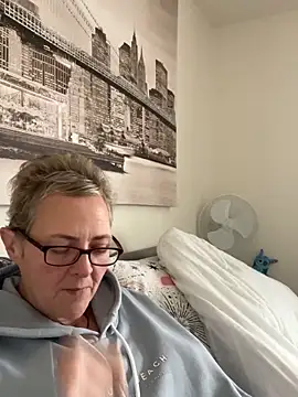 Snapshot of Curvy-Jinx chatting on 11/09/25, 01:53 Curvy-Jinx online show from 11/09/25, 01:53