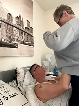 Snapshot of Curvy-Jinx chatting on 11/16/25, 02:44 Curvy-Jinx online show from 11/16/25, 02:44