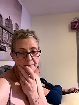 Snapshot of Curvy-Jinx chatting on 11/23/25, 08:30 Curvy-Jinx online show from 11/23/25, 08:30