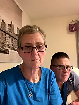 Snapshot of Curvy-Jinx chatting on 11/25/25, 08:42 Curvy-Jinx online show from 11/25/25, 08:42