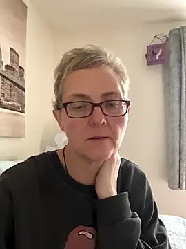 Snapshot of Curvy-Jinx chatting on 11/27/25, 08:16 Curvy-Jinx online show from 11/27/25, 08:16