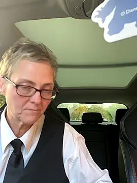 Snapshot of Curvy-Jinx chatting on 11/28/25, 11:02 Curvy-Jinx online show from 11/28/25, 11:02