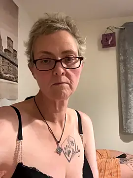 Snapshot of Curvy-Jinx chatting on 11/29/25, 08:45 Curvy-Jinx online show from 11/29/25, 08:45