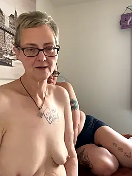 Snapshot of Curvy-Jinx chatting on 12/05/25, 10:02 Curvy-Jinx online show from 12/05/25, 10:02