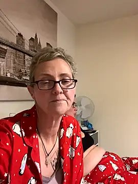 Snapshot of Curvy-Jinx chatting on 12/14/25, 08:35 Curvy-Jinx online show from 12/14/25, 08:35