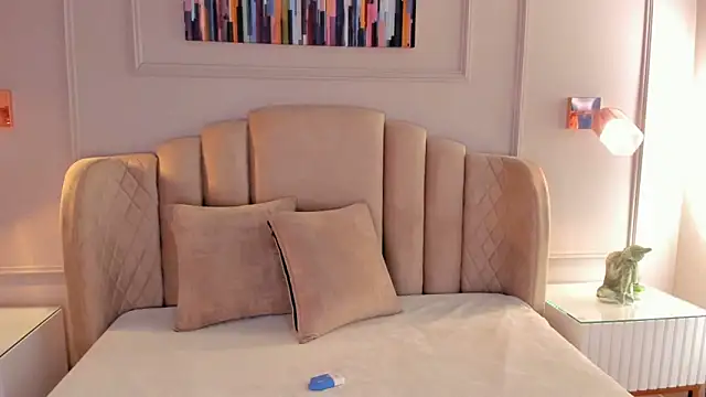 mia kisses2 online show from 11/04/25, 03:38