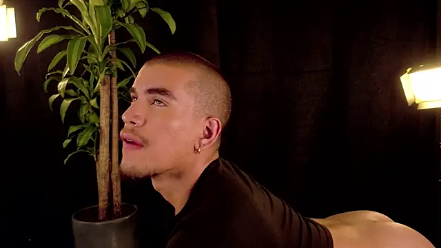 brunoorangel1 online show from 07/28/26, 11:04