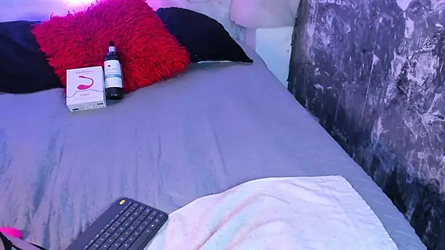 katierouge  online show from 09/21/25, 05:42