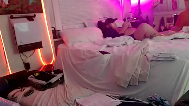 Luv2SuckBWC92 online show from 11/12/25, 08:15