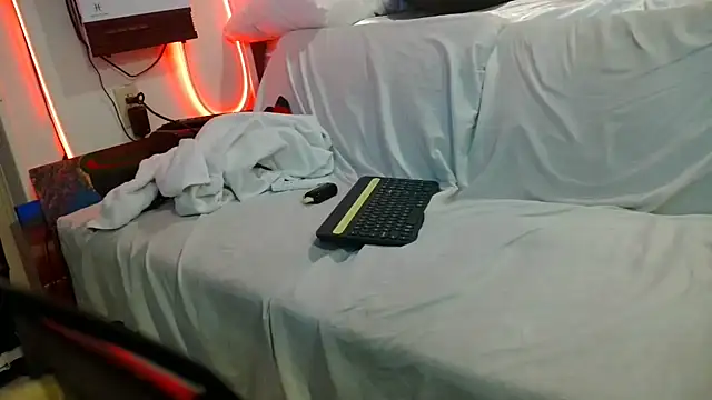 Luv2SuckBWC92 online show from 11/15/25, 11:43