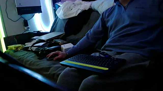 Luv2SuckBWC92 online show from 12/02/25, 12:21