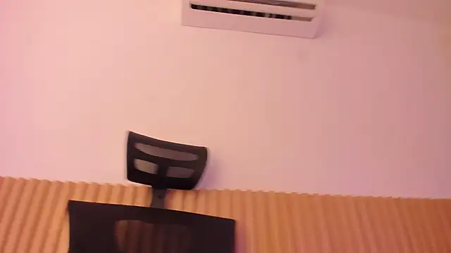 Snapshot of OliviaSweett chatting on 09/18/25, 07:16 OliviaSweett online show from 09/18/25, 07:16