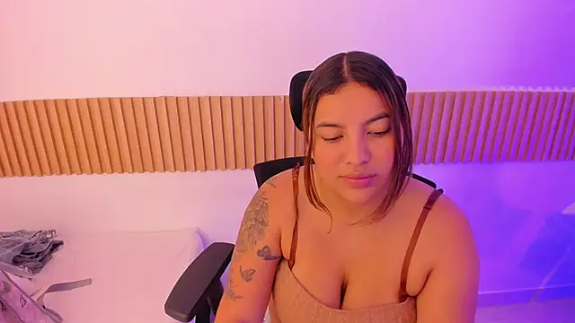 Snapshot of OliviaSweett chatting on 10/11/25, 07:12 OliviaSweett online show from 10/11/25, 07:12