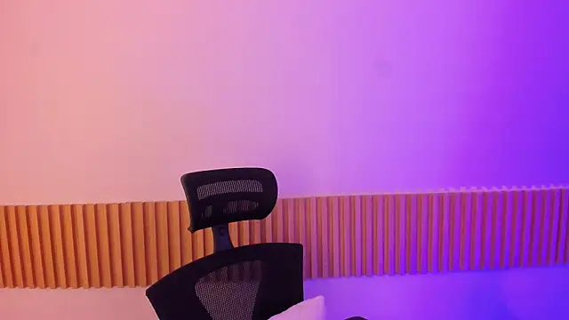 Snapshot of OliviaSweett chatting on 10/12/25, 07:13 OliviaSweett online show from 10/12/25, 07:13