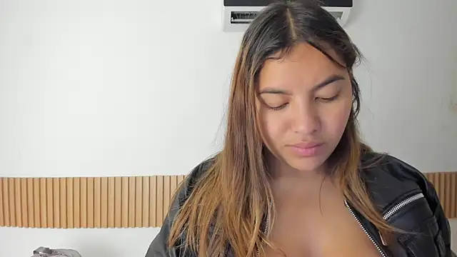 Snapshot of OliviaSweett chatting on 10/13/25, 03:12 OliviaSweett online show from 10/13/25, 03:12