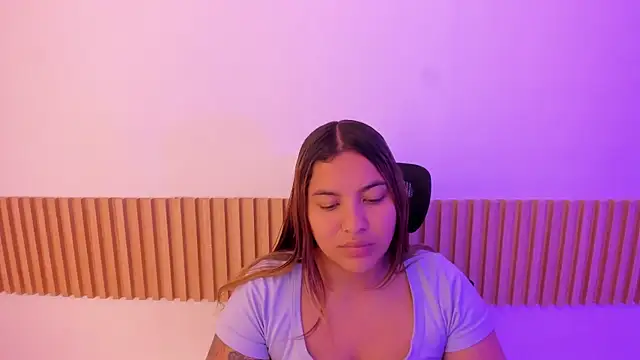 Snapshot of OliviaSweett chatting on 10/21/25, 07:03 OliviaSweett online show from 10/21/25, 07:03