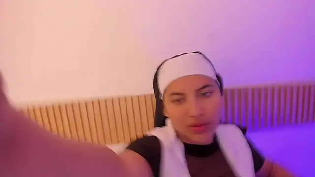 Snapshot of OliviaSweett chatting on 10/31/25, 06:31 OliviaSweett online show from 10/31/25, 06:31