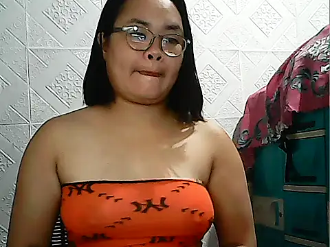 CreamyPussy4uxx online show from 02/17/26, 02:02