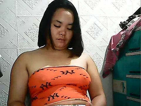 CreamyPussy4uxx online show from 02/18/26, 02:35