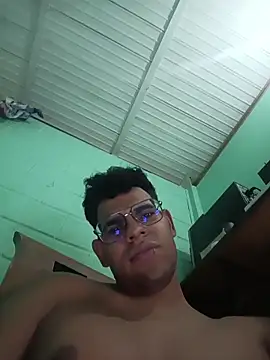 Snapshot of Bigtiti01 chatting on 11/17/25, 08:03 Bigtiti01 online show from 11/17/25, 08:03