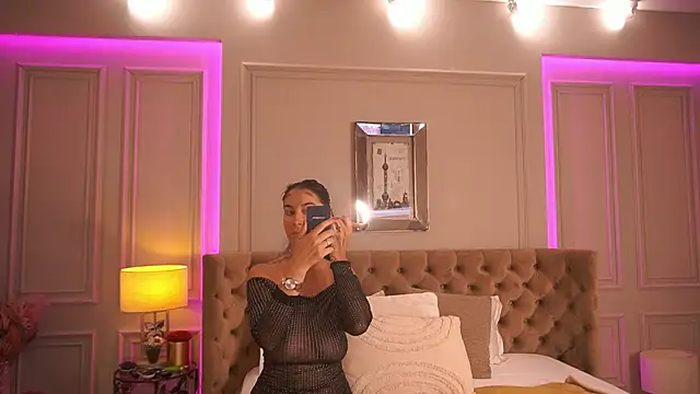 Snapshot of FrancescaDante chatting on 06/27/26, 05:56 FrancescaDante online show from 06/27/26, 05:56