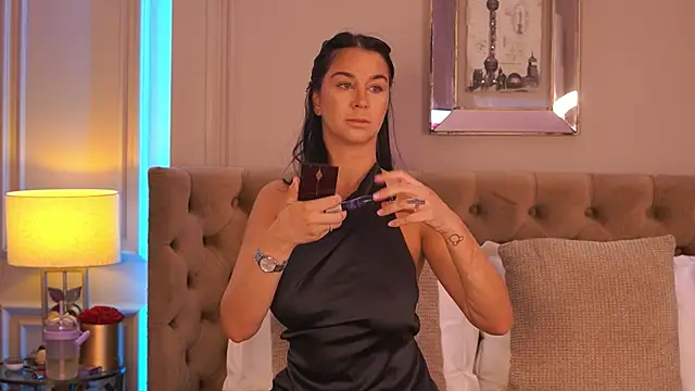 Snapshot of FrancescaDante chatting on 07/25/26, 05:27 FrancescaDante online show from 07/25/26, 05:27