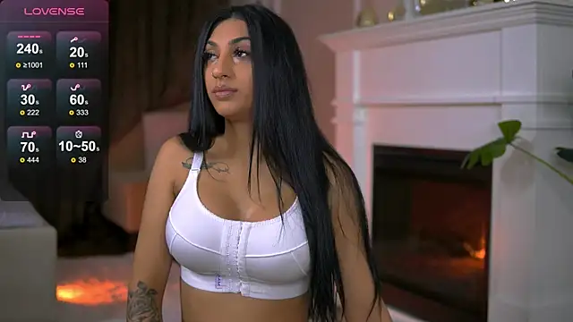 EmaHallee online show from 10/23/25, 03:28