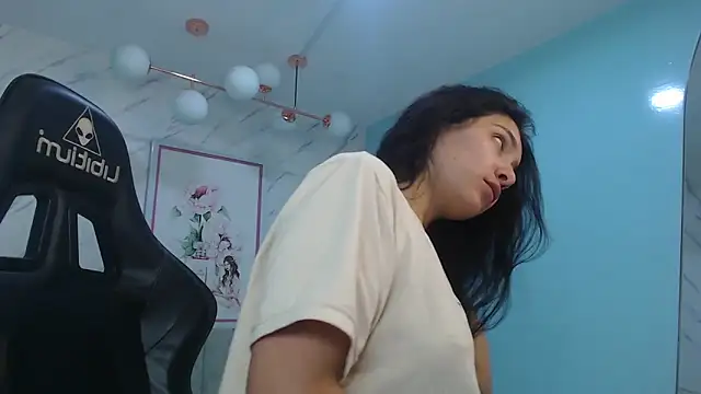 victoria hernandez t  online show from 06/03/26, 01:14