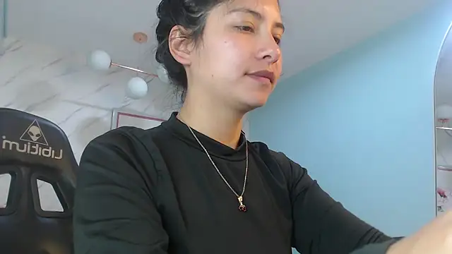 victoria hernandez t  online show from 06/05/26, 01:17