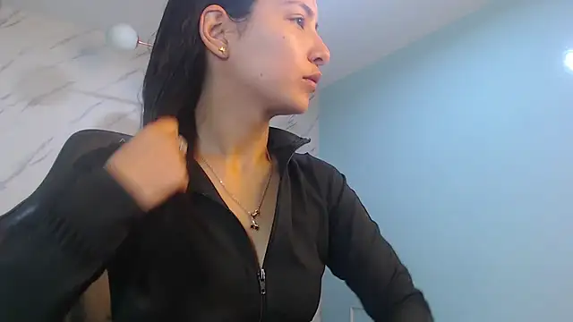 victoria hernandez t  online show from 06/10/26, 01:10