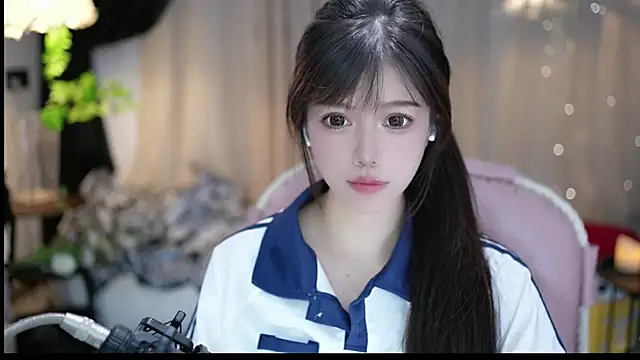 Snapshot of Fortune2Me chatting on 09/20/25, 04:57 Fortune2Me online show from 09/20/25, 04:57