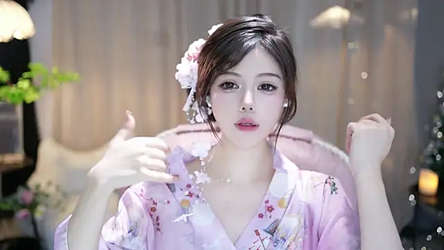 Snapshot of Fortune2Me chatting on 10/03/25, 05:15 Fortune2Me online show from 10/03/25, 05:15