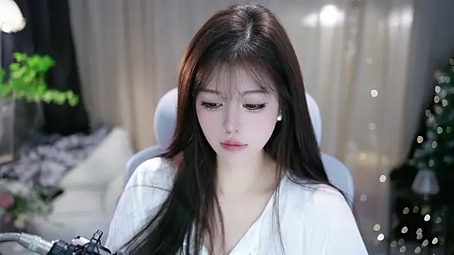 Snapshot of Fortune2Me chatting on 10/30/25, 05:09 Fortune2Me online show from 10/30/25, 05:09