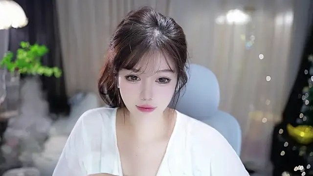 Snapshot of Fortune2Me chatting on 11/02/25, 04:59 Fortune2Me online show from 11/02/25, 04:59