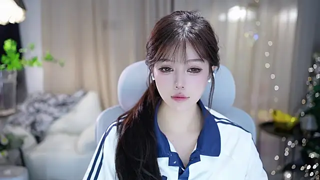 Snapshot of Fortune2Me chatting on 11/05/25, 05:07 Fortune2Me online show from 11/05/25, 05:07