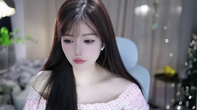 Snapshot of Fortune2Me chatting on 11/07/25, 05:29 Fortune2Me online show from 11/07/25, 05:29