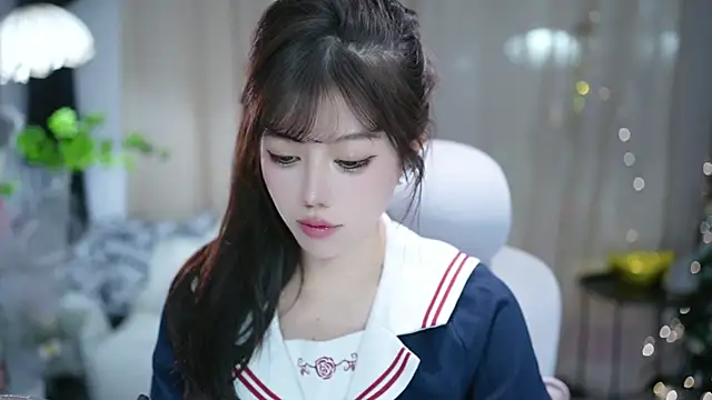 Snapshot of Fortune2Me chatting on 11/19/25, 05:40 Fortune2Me online show from 11/19/25, 05:40