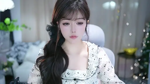 Snapshot of Fortune2Me chatting on 11/21/25, 06:01 Fortune2Me online show from 11/21/25, 06:01