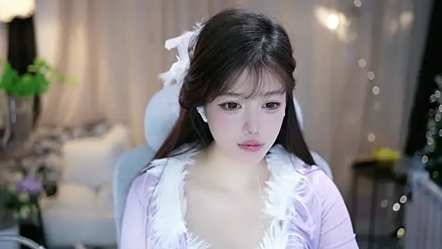 Snapshot of Fortune2Me chatting on 12/05/25, 03:15 Fortune2Me online show from 12/05/25, 03:15